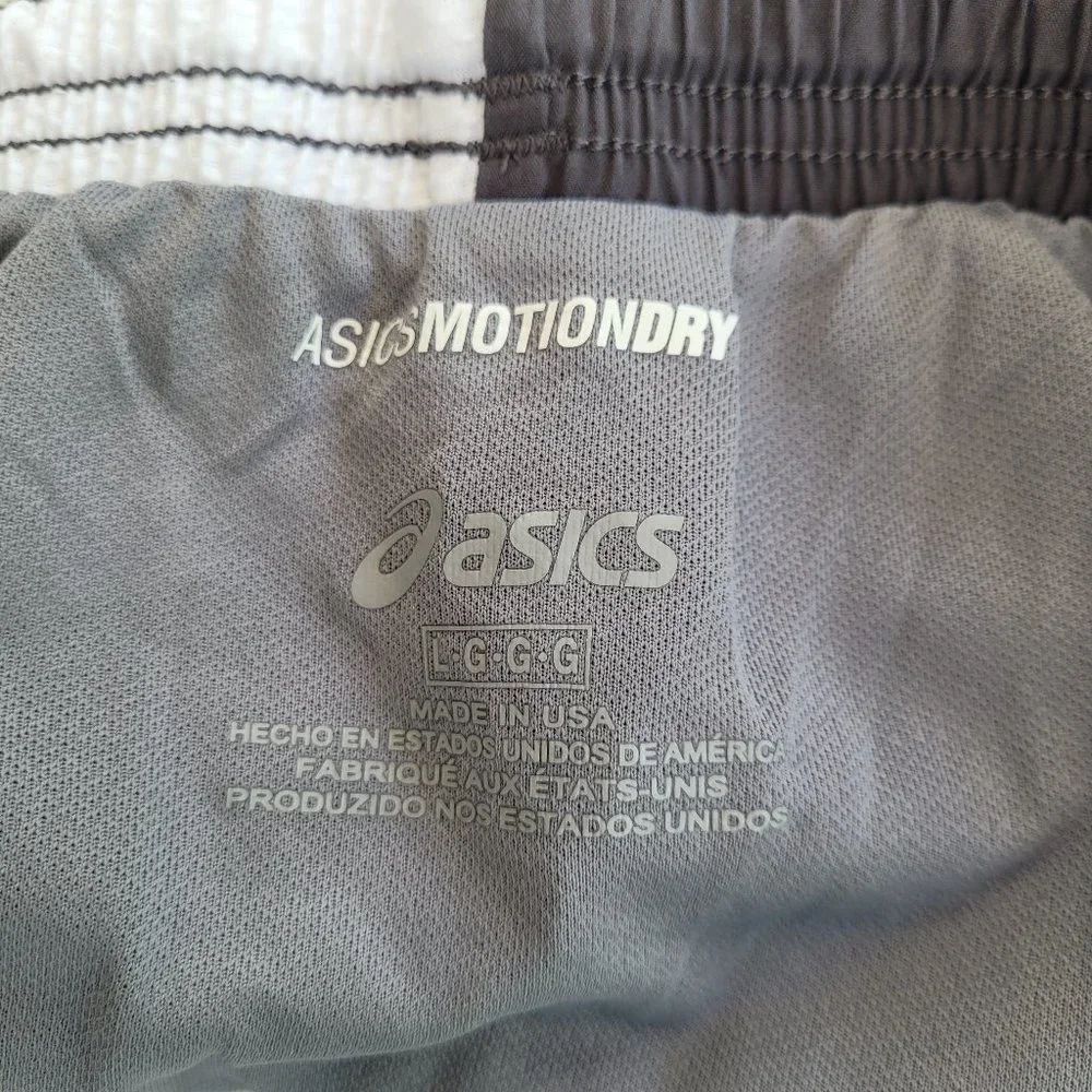 NWT ASICS Women's Gunlap Split Shorts Size L